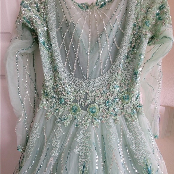 Luxurious long sleeve ballgown - Picture 6 of 16